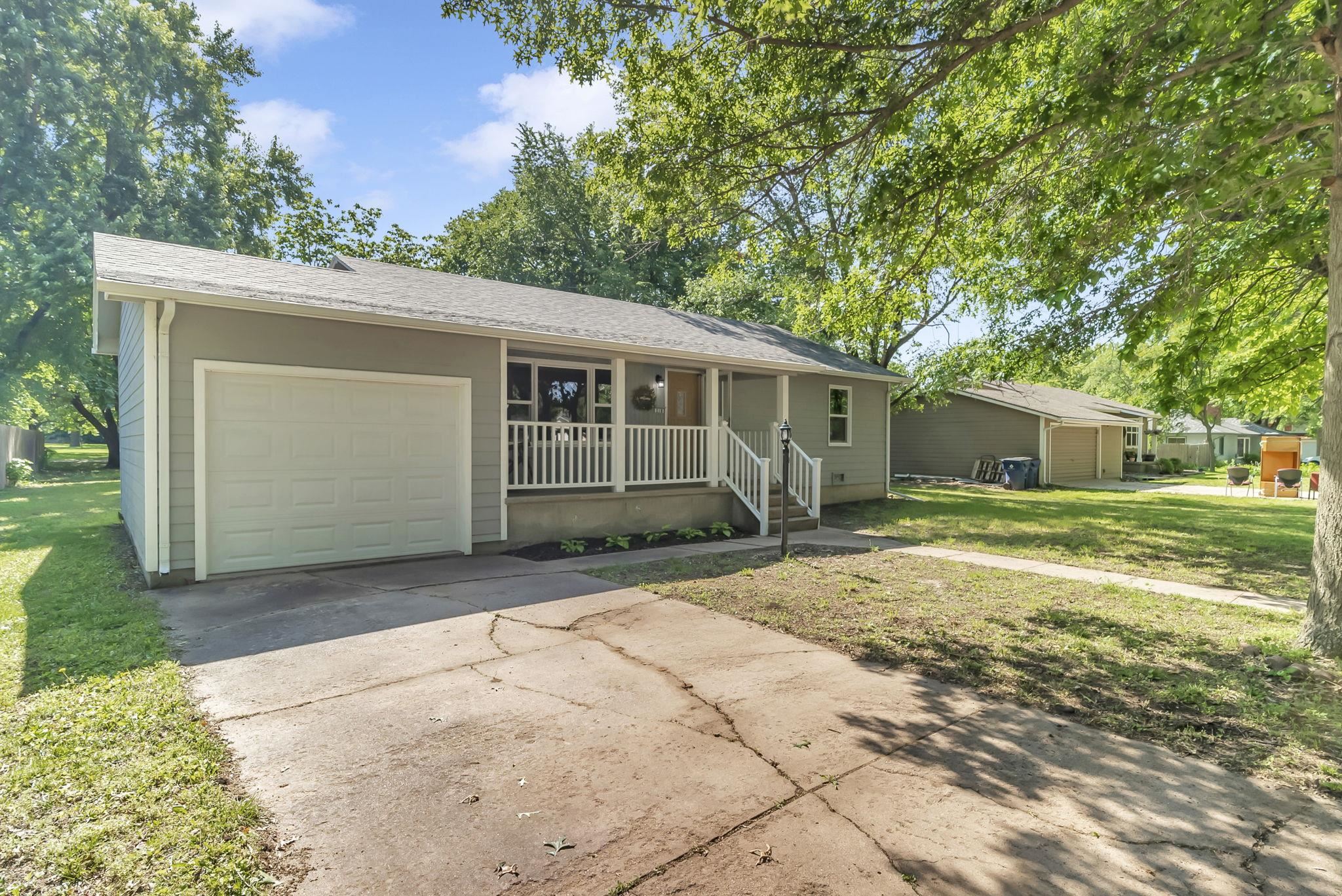 218 N Locust St, Whitewater, Kansas image 3