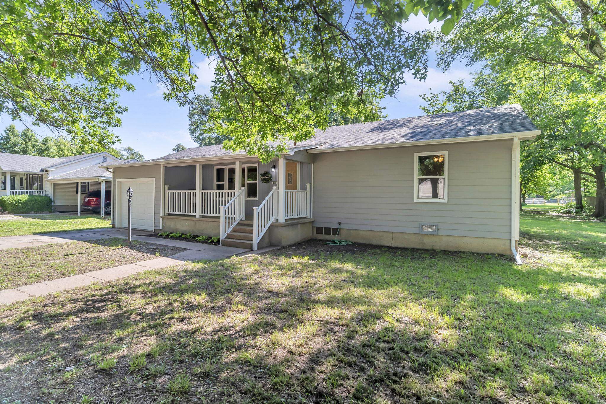 218 N Locust St, Whitewater, Kansas image 2