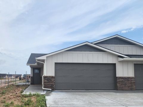 Townhouse For Sale - 2897 S Cedar Crest Ct<br/> Wichita, KS 67215
