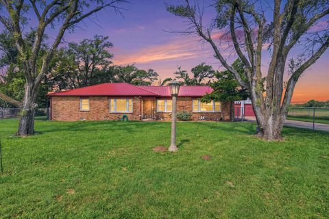 Homes For Sale - 5855 N Tyler Rd<br/> Maize, KS 67101