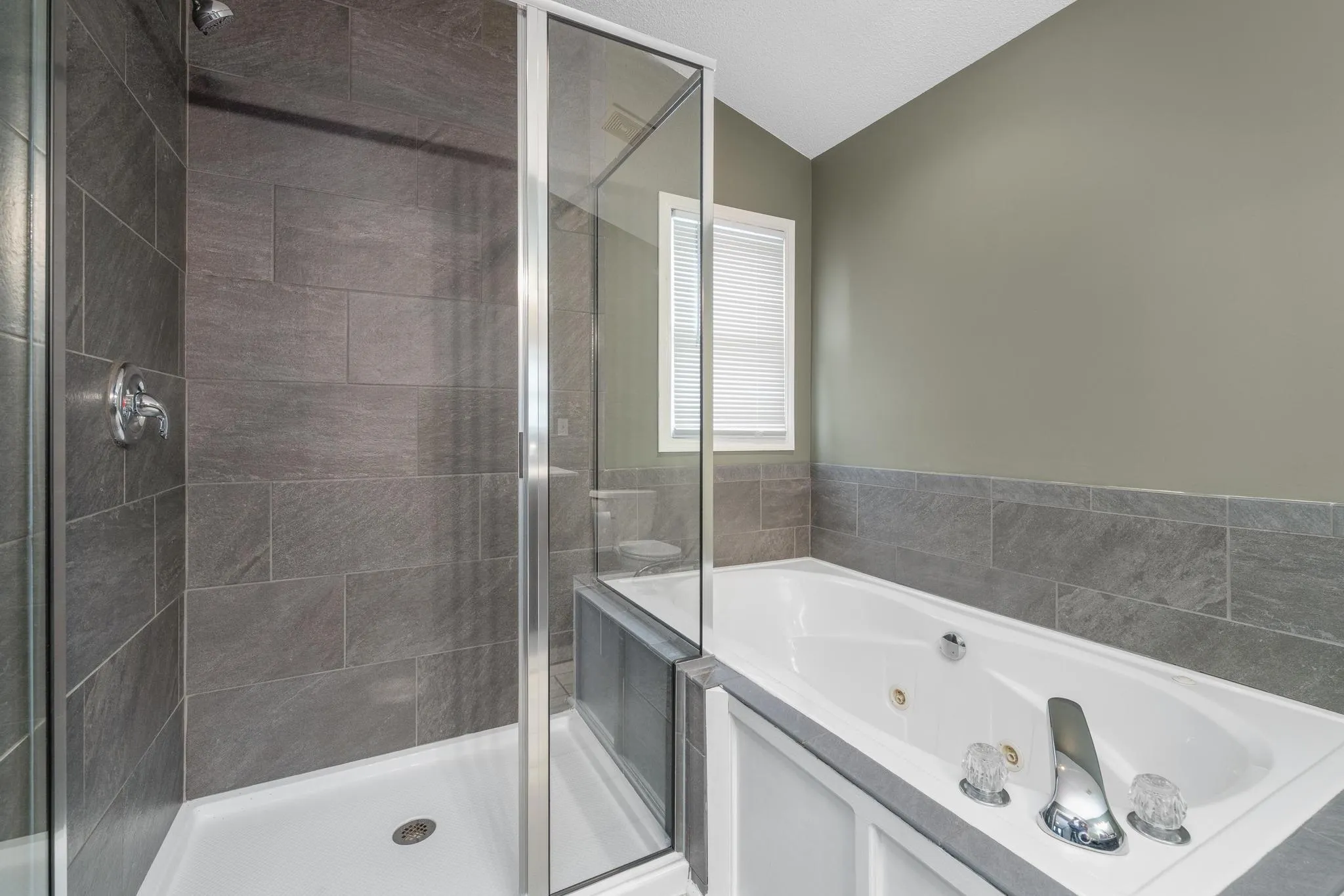 Derby, Kansas 67037, United States, 4 Bedrooms Bedrooms, ,3 BathroomsBathrooms,Residential,Active,150361