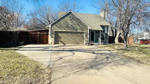 345 Oakwood Ct, Andover, KS MLS: 650064
