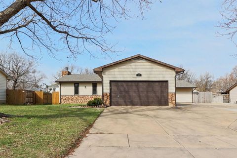 Homes For Sale - 403 N Basswood Ln<br/> Sedgwick County, Haysville, KS 67060