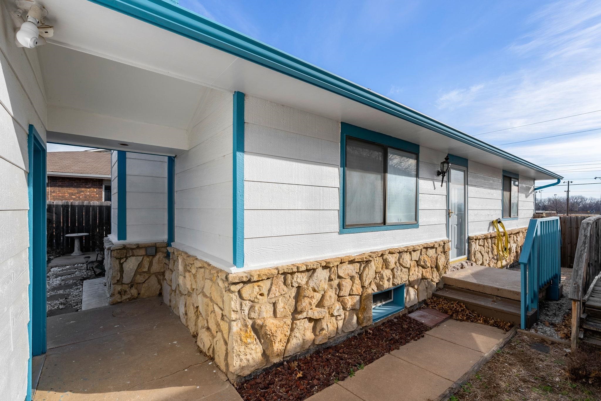 Wichita, Kansas 67212, United States, 2 Bedrooms Bedrooms, ,2 BathroomsBathrooms,Residential,Pending,63708