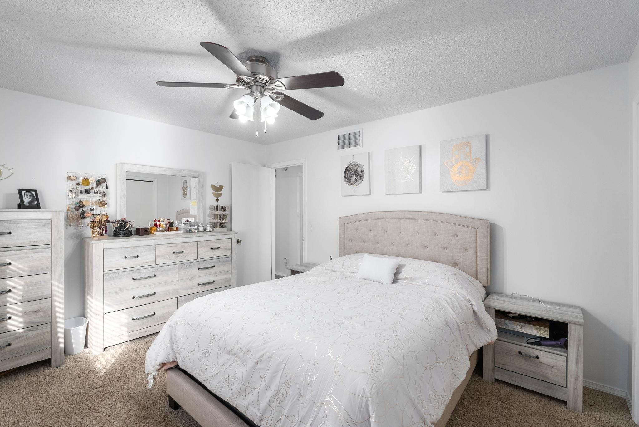 Wichita, Kansas 67212, United States, 2 Bedrooms Bedrooms, ,2 BathroomsBathrooms,Residential,Pending,63708