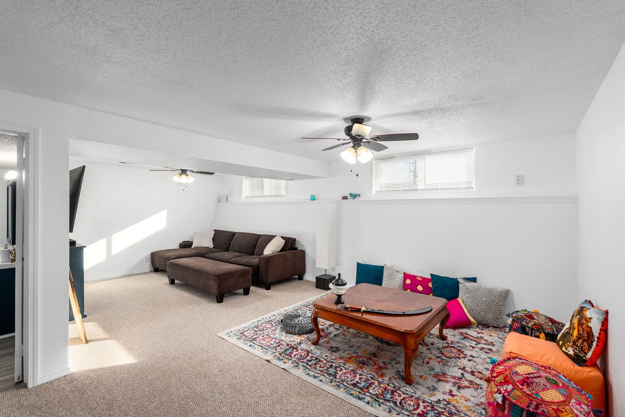 Wichita, Kansas 67212, United States, 2 Bedrooms Bedrooms, ,2 BathroomsBathrooms,Residential,Pending,63708