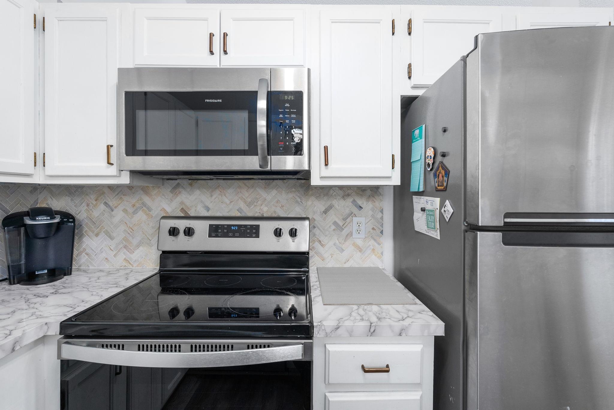 Wichita, Kansas 67212, United States, 2 Bedrooms Bedrooms, ,2 BathroomsBathrooms,Residential,Pending,63708