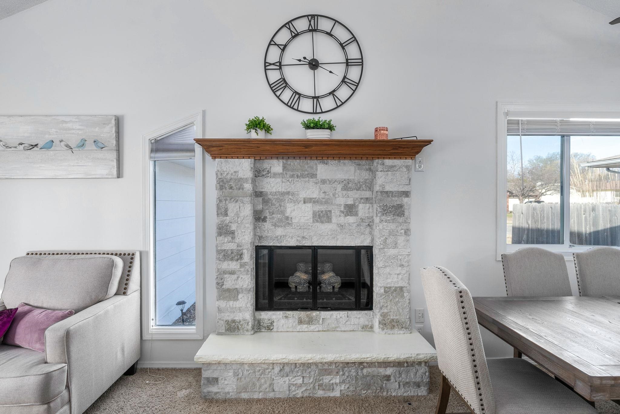 Wichita, Kansas 67212, United States, 2 Bedrooms Bedrooms, ,2 BathroomsBathrooms,Residential,Pending,63708