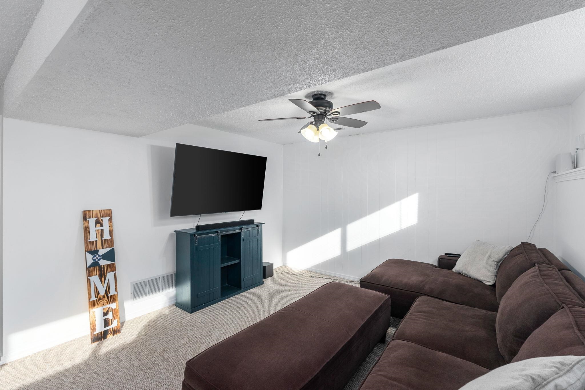 Wichita, Kansas 67212, United States, 2 Bedrooms Bedrooms, ,2 BathroomsBathrooms,Residential,Pending,63708