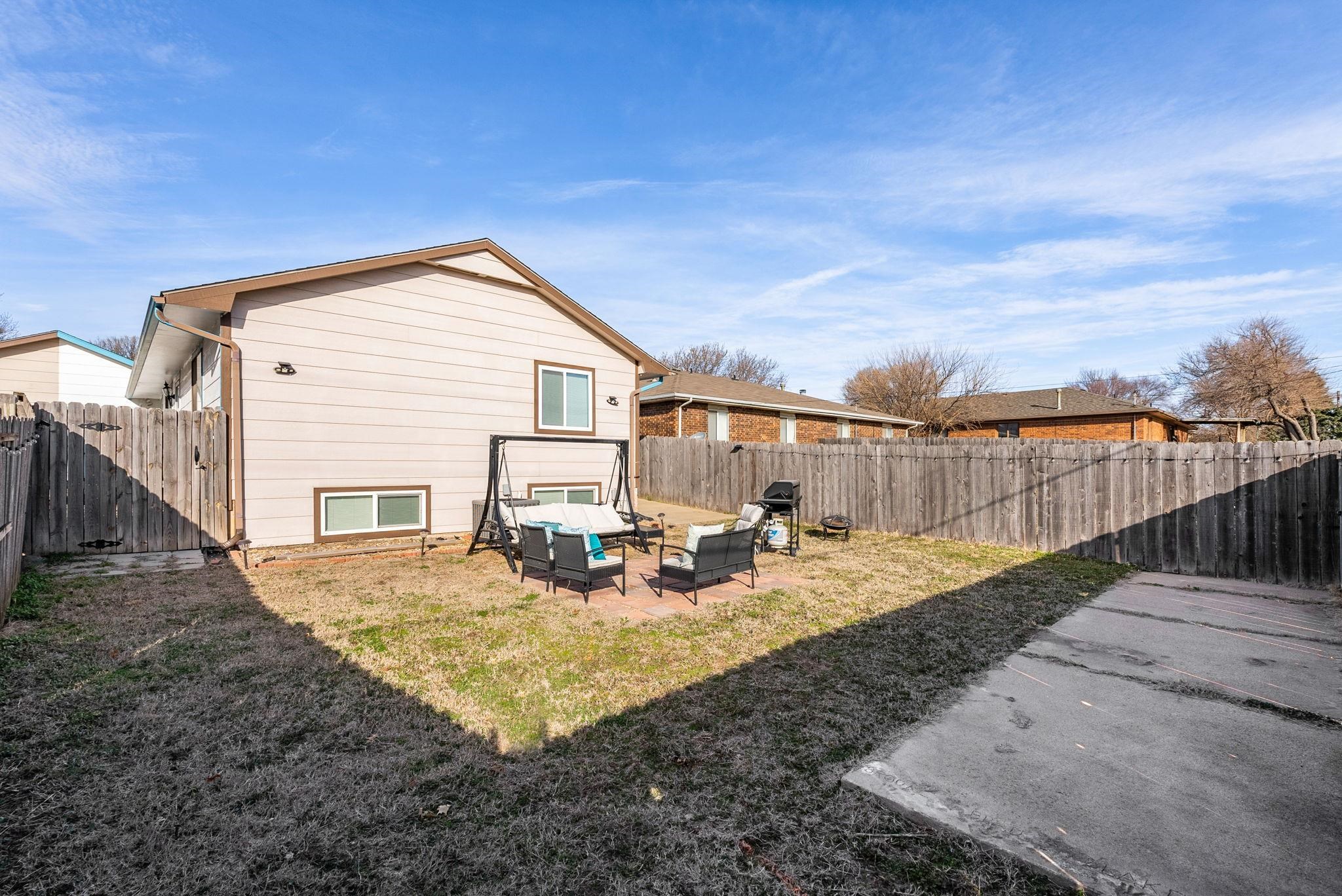 Wichita, Kansas 67212, United States, 2 Bedrooms Bedrooms, ,2 BathroomsBathrooms,Residential,Pending,63708