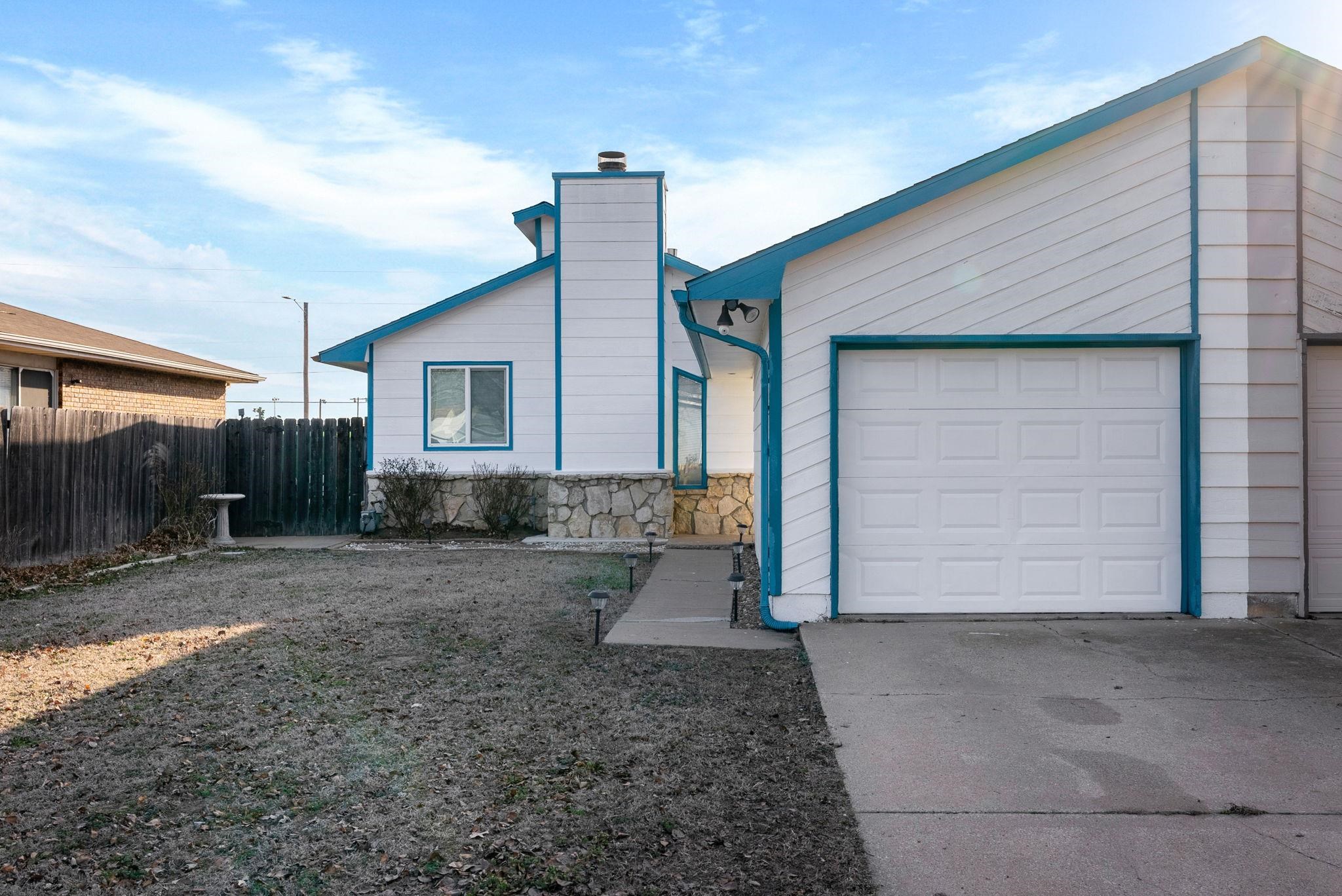 Wichita, Kansas 67212, United States, 2 Bedrooms Bedrooms, ,2 BathroomsBathrooms,Residential,Pending,63708