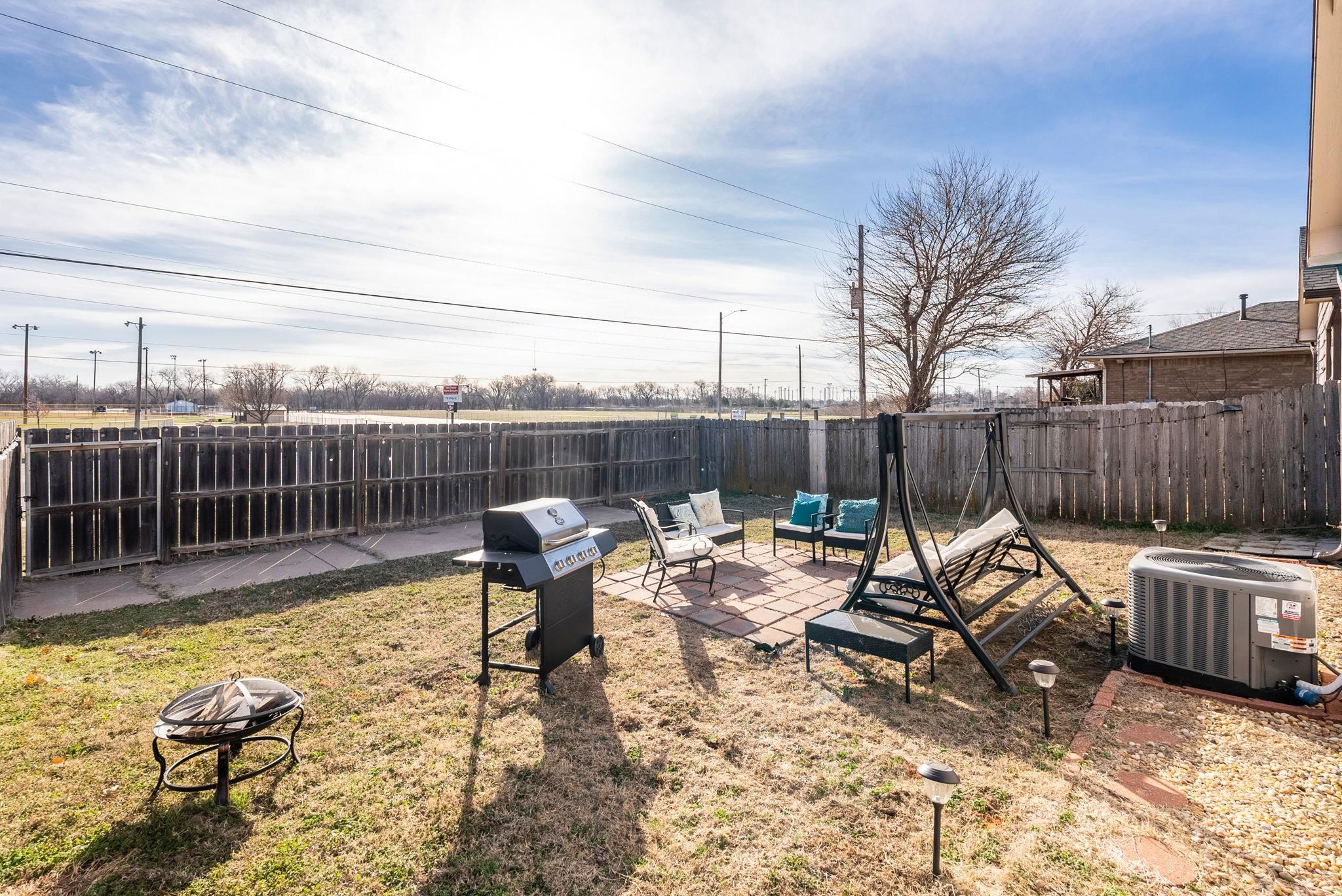 Wichita, Kansas 67212, United States, 2 Bedrooms Bedrooms, ,2 BathroomsBathrooms,Residential,Pending,63708