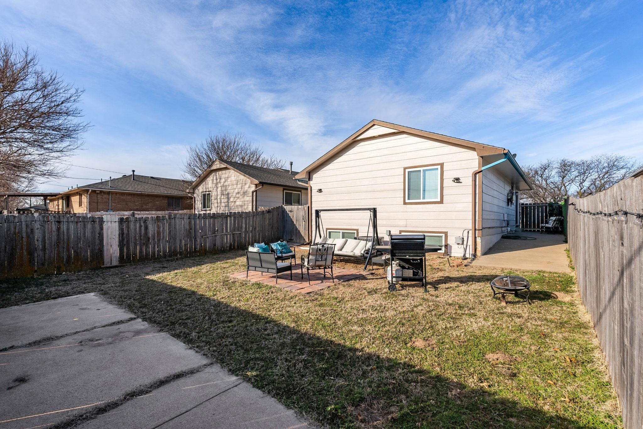 Wichita, Kansas 67212, United States, 2 Bedrooms Bedrooms, ,2 BathroomsBathrooms,Residential,Pending,63708