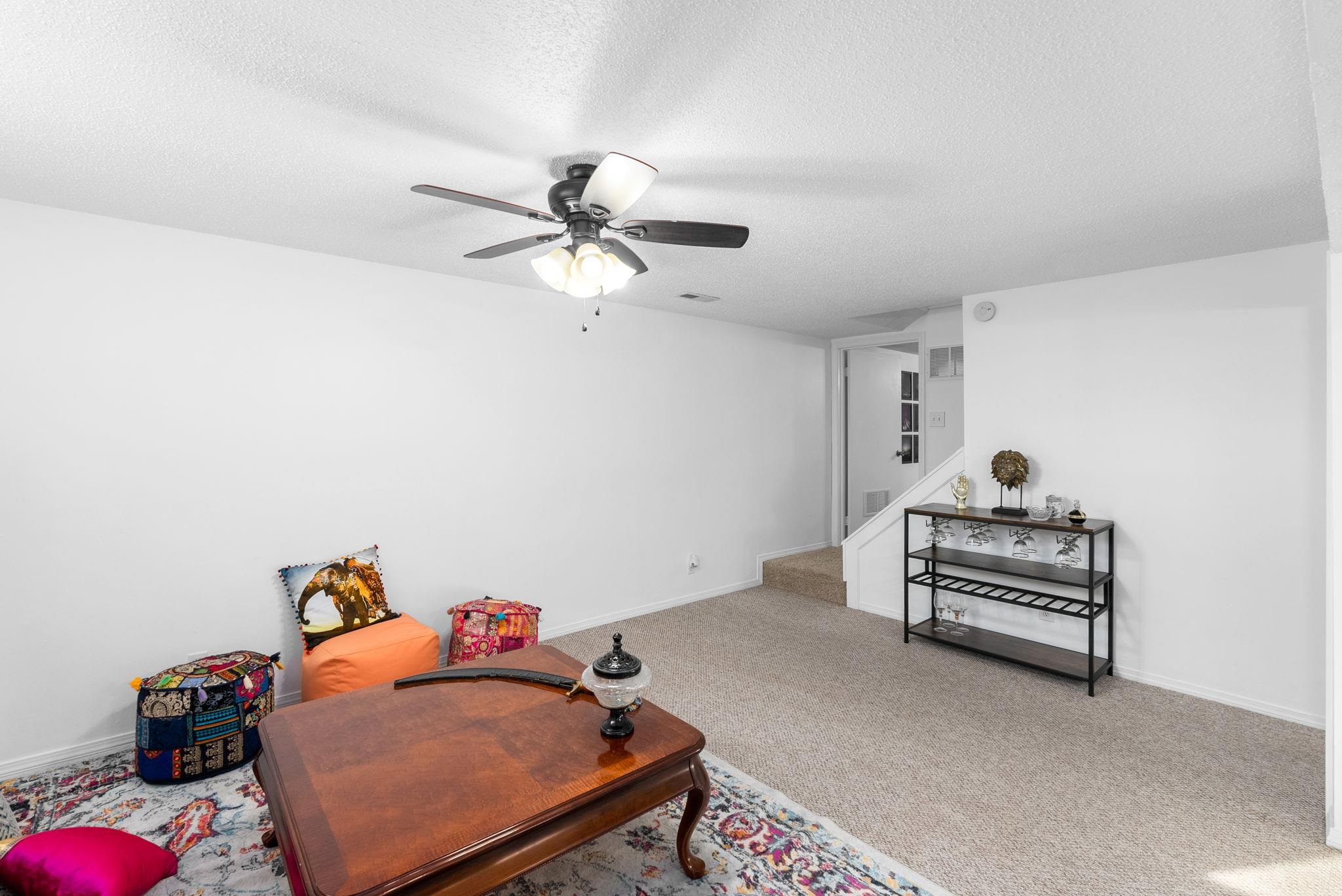 Wichita, Kansas 67212, United States, 2 Bedrooms Bedrooms, ,2 BathroomsBathrooms,Residential,Pending,63708