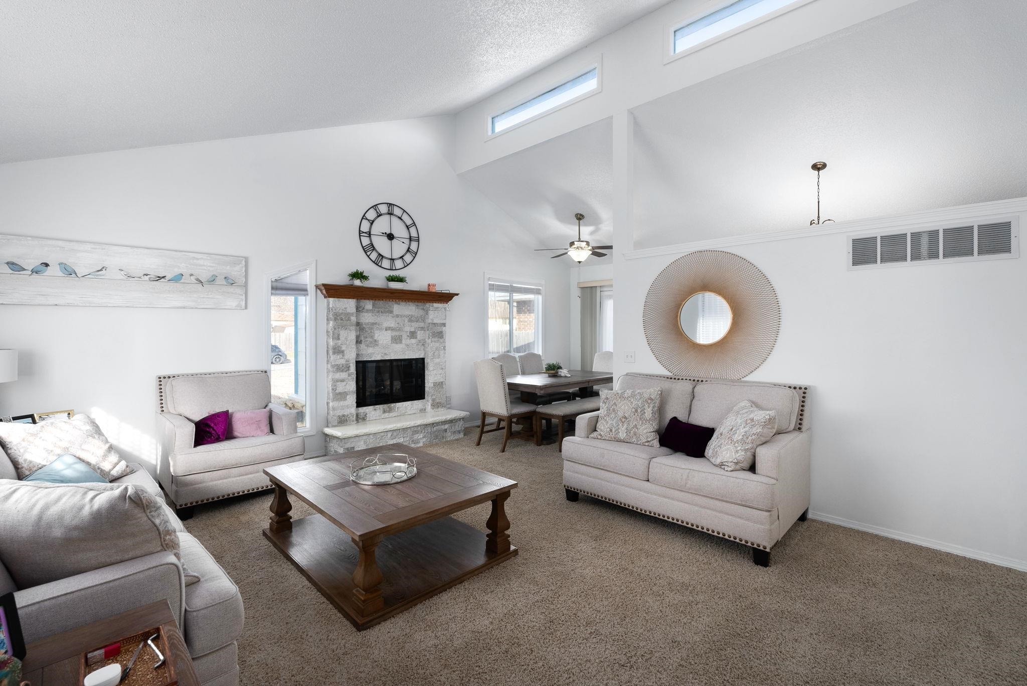 Wichita, Kansas 67212, United States, 2 Bedrooms Bedrooms, ,2 BathroomsBathrooms,Residential,Pending,63708