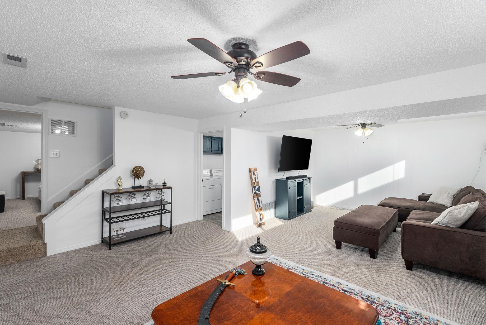 Wichita, Kansas 67212, United States, 2 Bedrooms Bedrooms, ,2 BathroomsBathrooms,Residential,Pending,63708