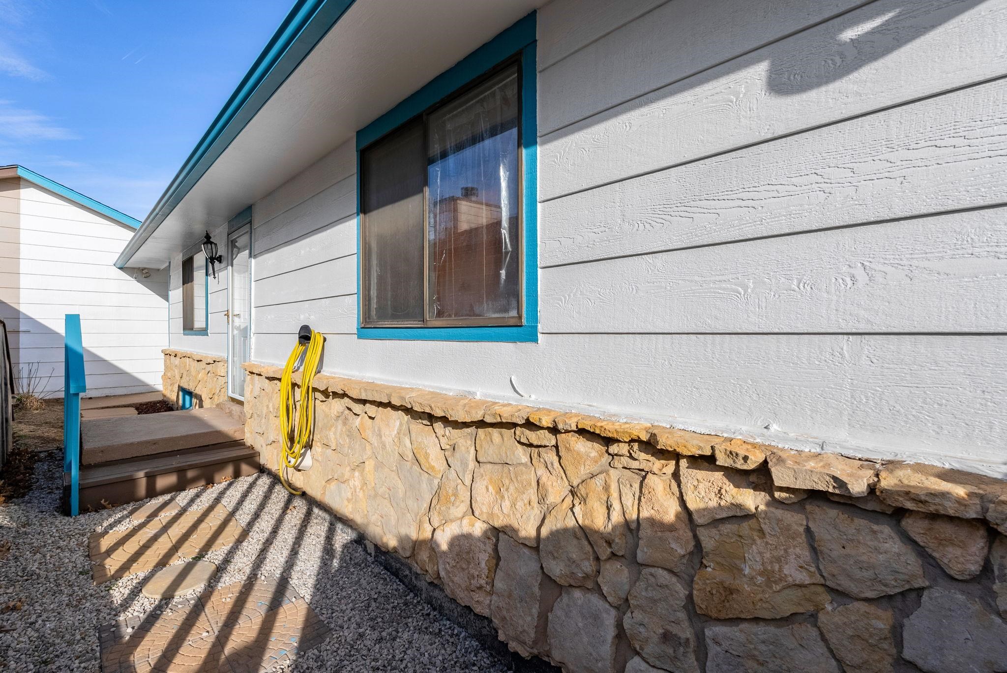 Wichita, Kansas 67212, United States, 2 Bedrooms Bedrooms, ,2 BathroomsBathrooms,Residential,Pending,63708