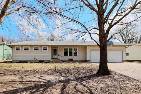 Homes For Sale - 2310 Rosewood Avenue<br/> Harvey County, North Newton, KS 67117