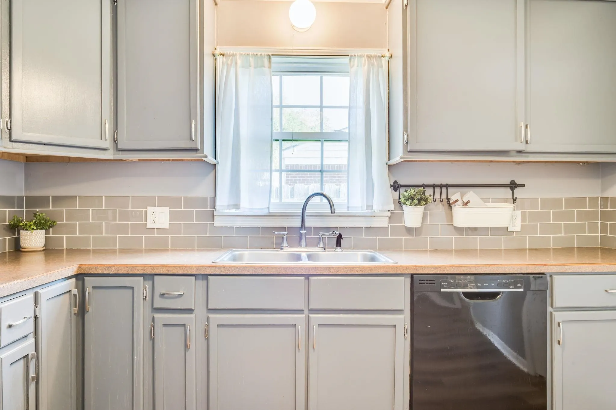 Derby, Kansas 67037, United States, 3 Bedrooms Bedrooms, ,1 BathroomBathrooms,Residential,Pending,161288