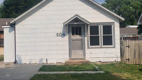 Homes For Rent - 804 Old Main St<br/> Newton, KS 67114