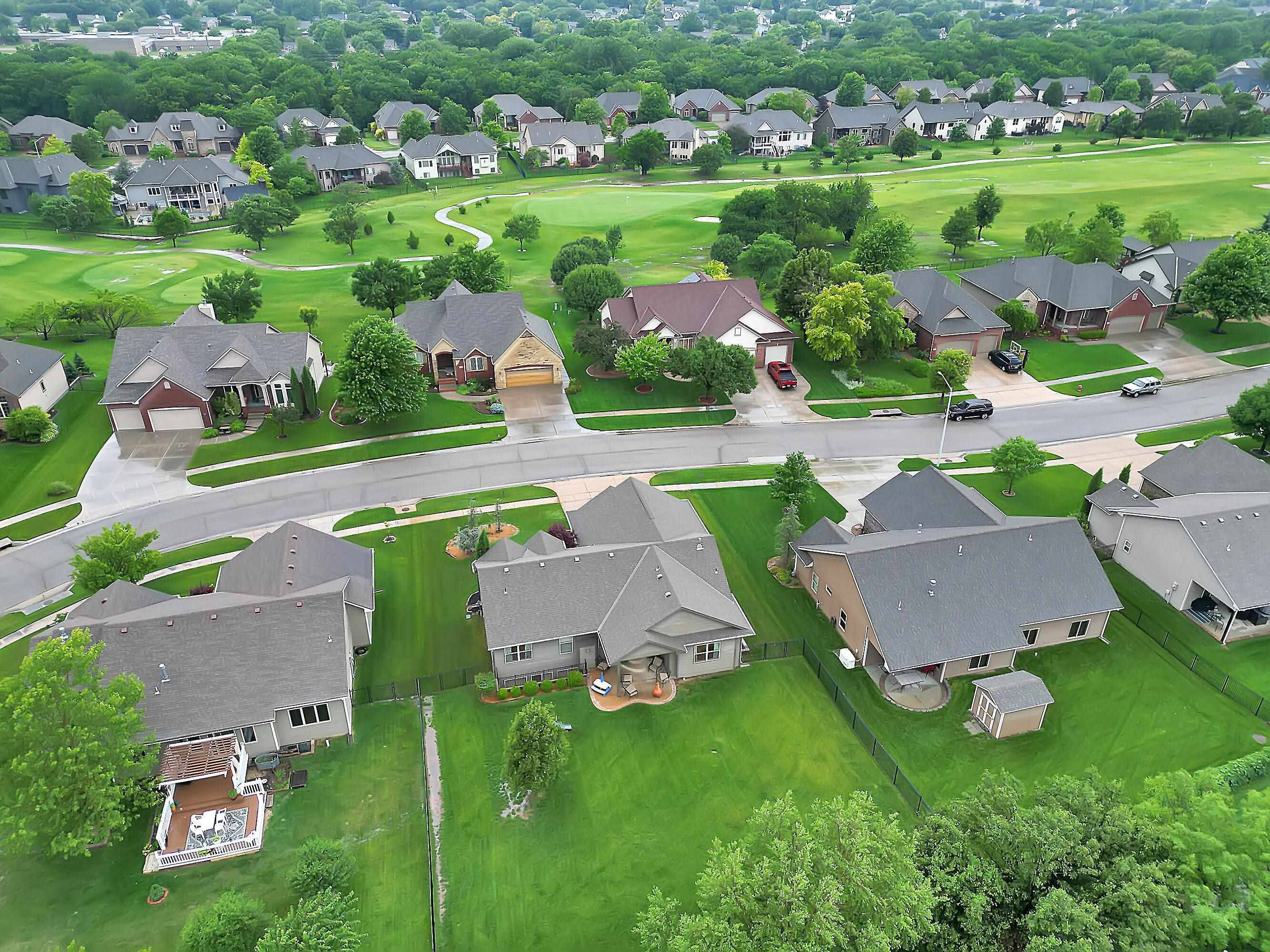 2400 N Fairway Ln, Derby, Kansas image 33