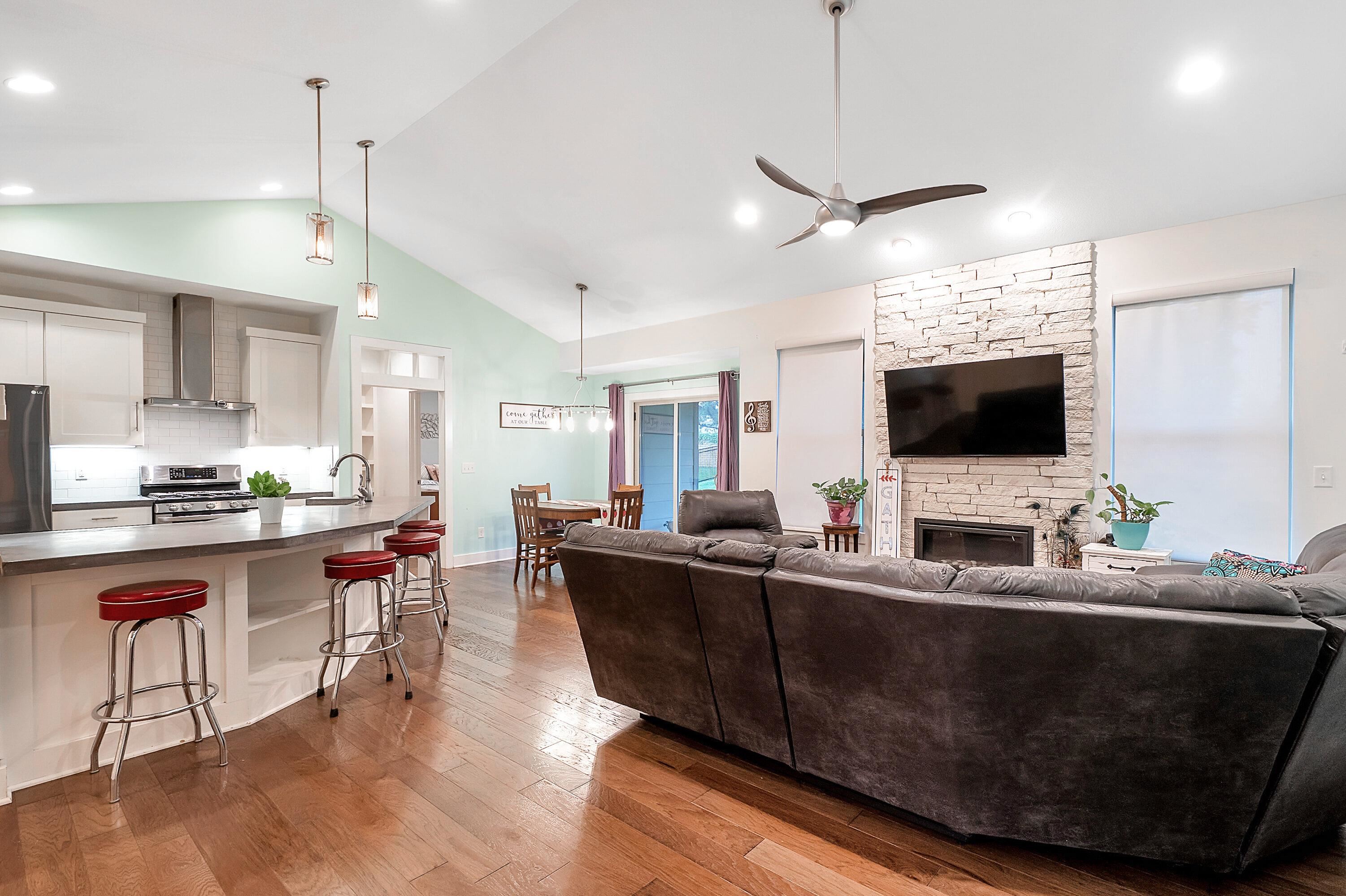 2400 N Fairway Ln, Derby, Kansas image 4