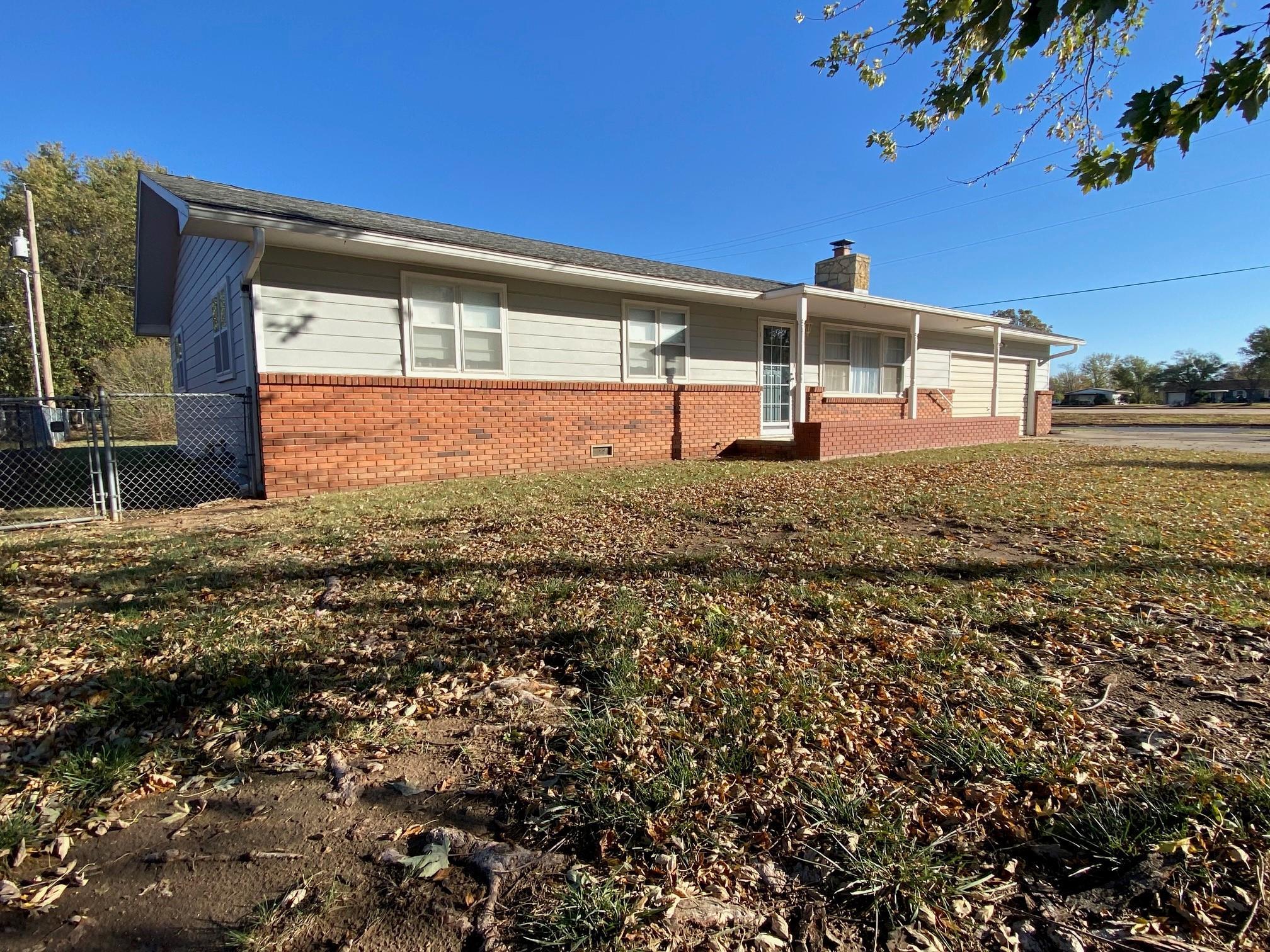 1102 W Kansas Avenue, Arkansas City, Kansas image 3