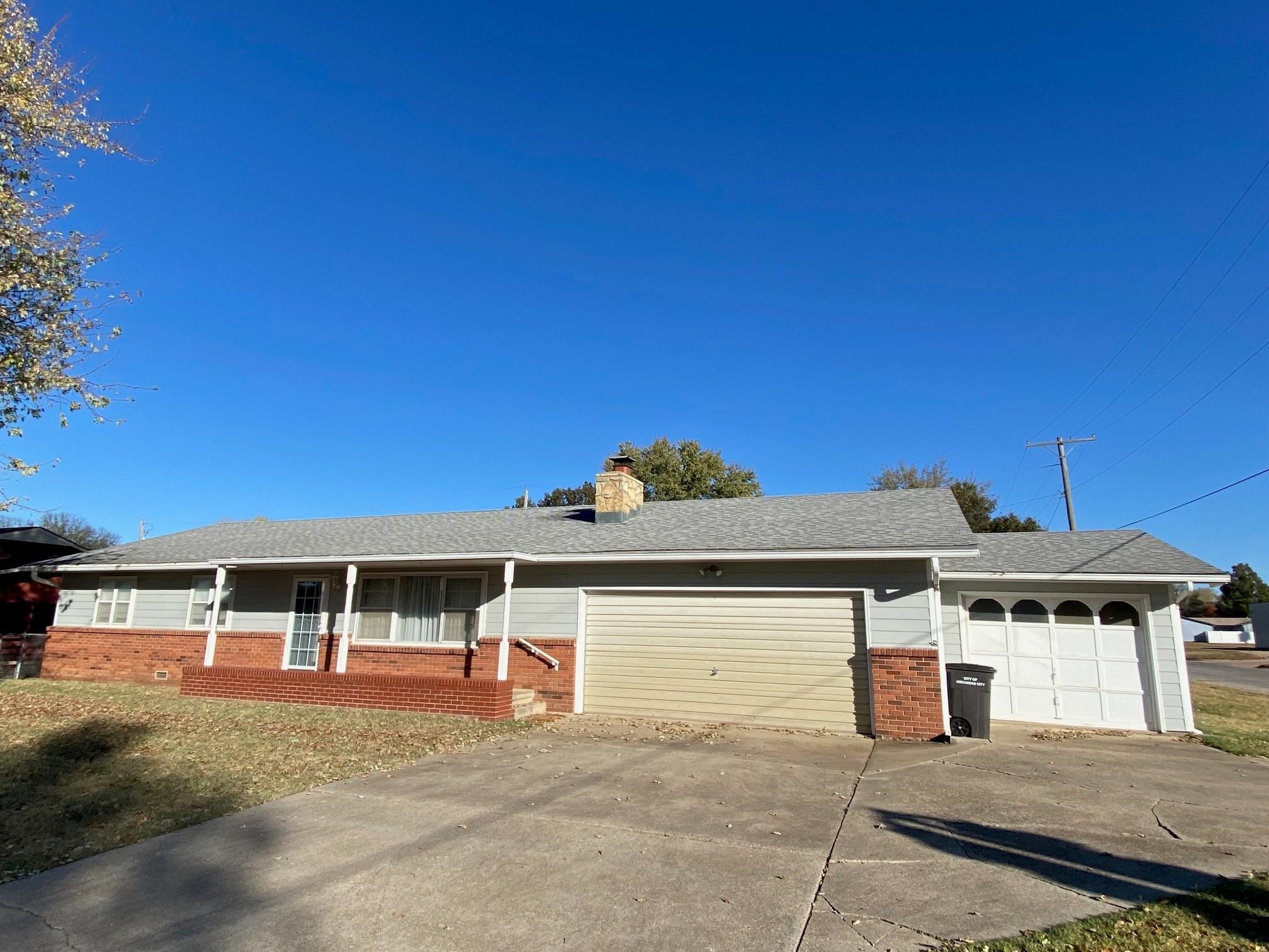 1102 W Kansas Avenue, Arkansas City, Kansas image 1