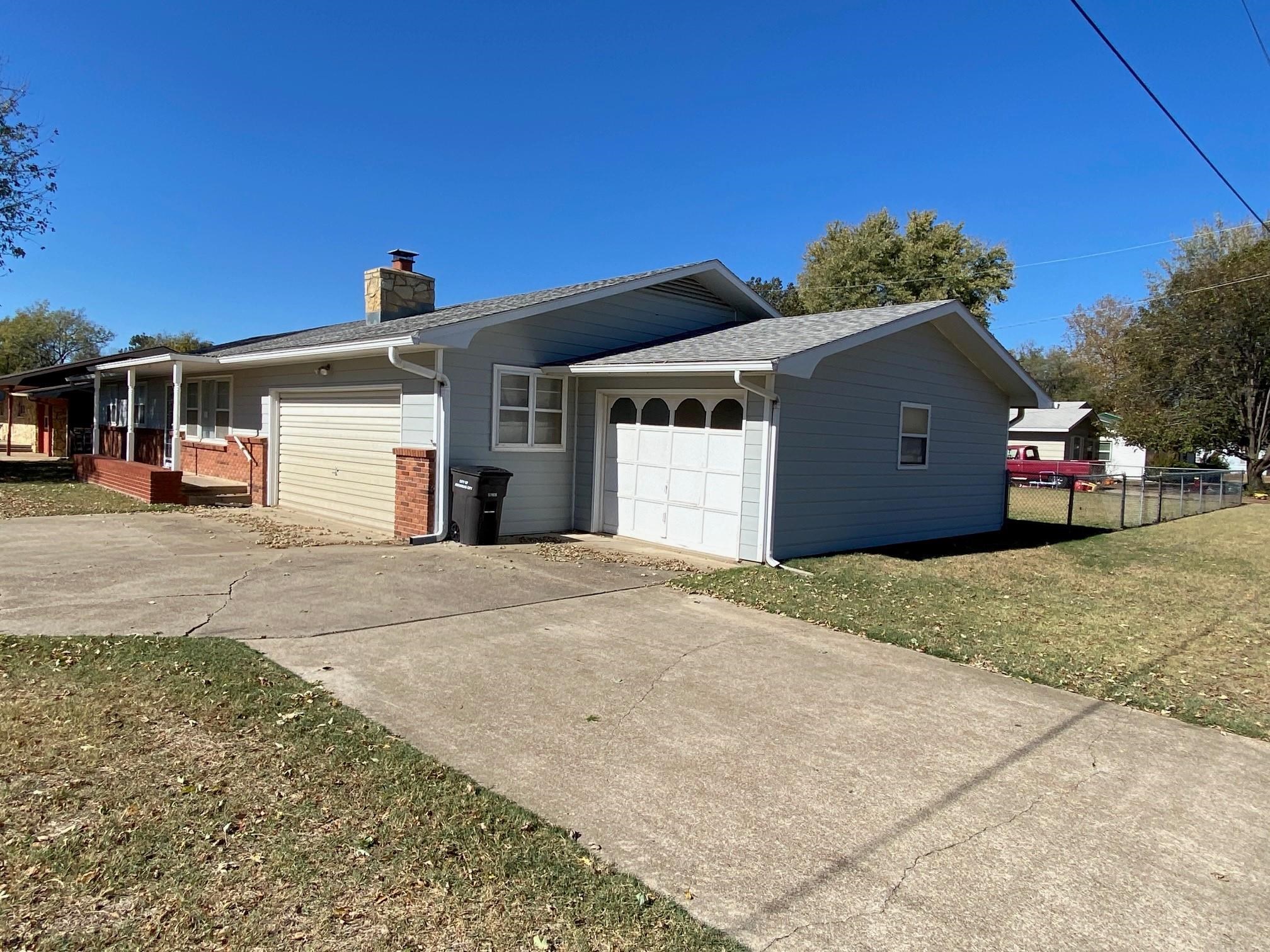 1102 W Kansas Avenue, Arkansas City, Kansas image 2