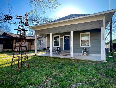 Homes For Sale - 1327 N 2nd<br/> Arkansas City, KS 67005
