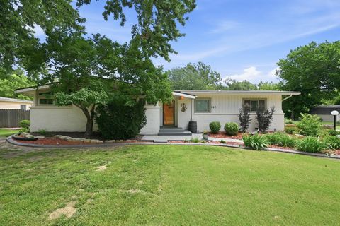 Homes For Sale - 262 S Bonnie Brae St<br/> Wichita, KS 67207