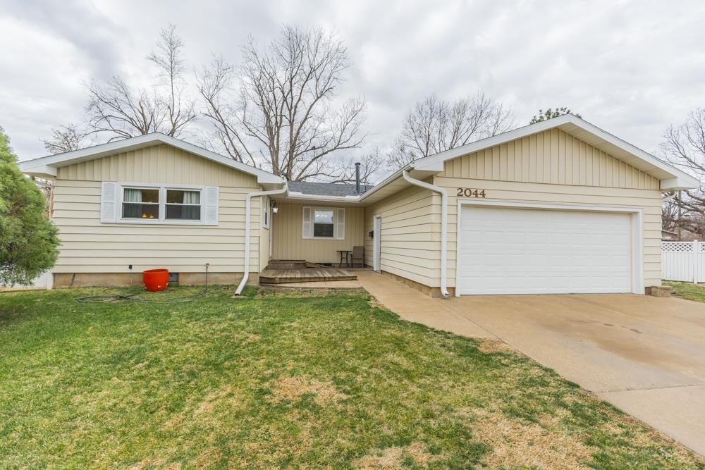 2044 Quincy Cir, Salina, Kansas image 1