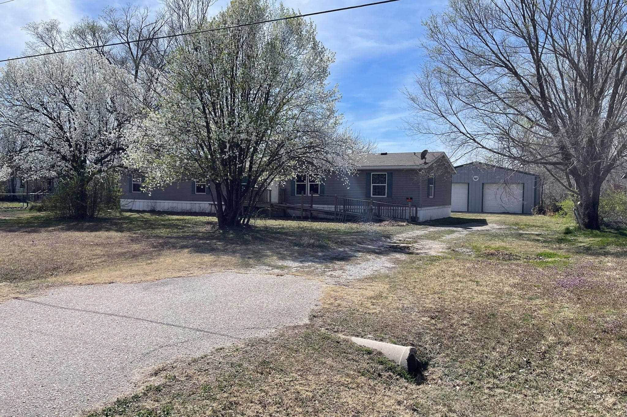 7047 S Volutsia St, Wichita, Kansas image 2