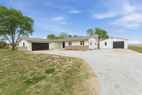 Homes For Sale - 1418 N Meridian Rd<br/> Peck, KS 67120