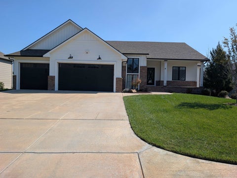 Homes For Sale - 1502 N Shadow Rock Dr<br/> Andover, KS 67002