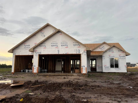 Homes For Sale - 114 E Hickam St<br/> Sedgwick County, Derby, KS 67037