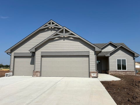Homes For Sale - 114 E Hickam St<br/> Derby, KS 67037