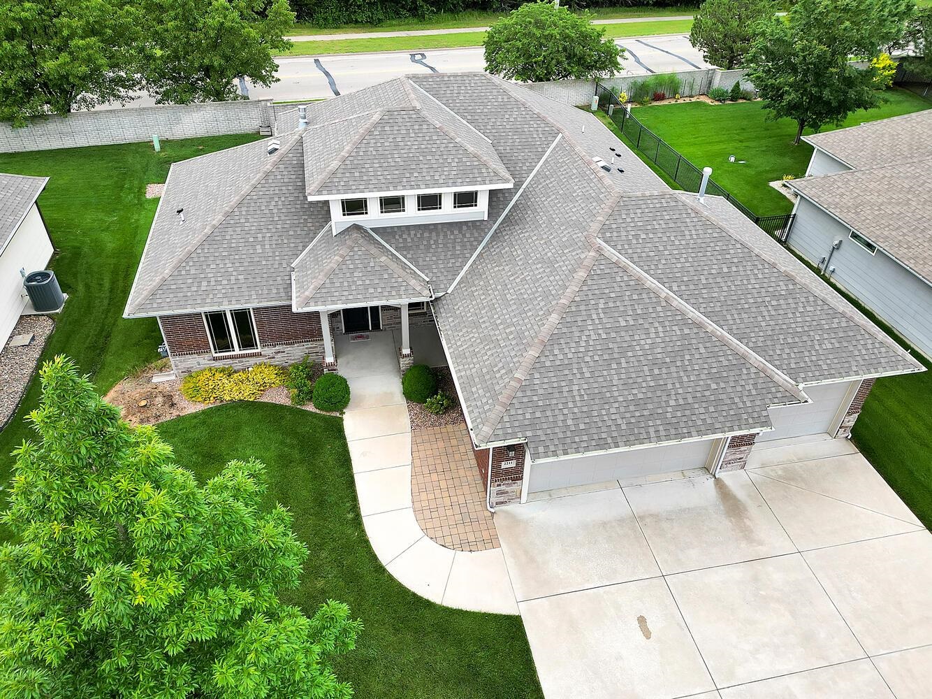 2211 N Chestnut Ct, Augusta, Kansas image 2