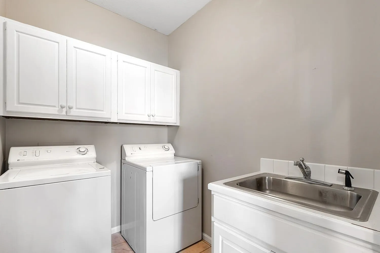 Sedgwick, Kansas 67135, United States, 7 Bedrooms Bedrooms, ,5 BathroomsBathrooms,Residential,Active,154874