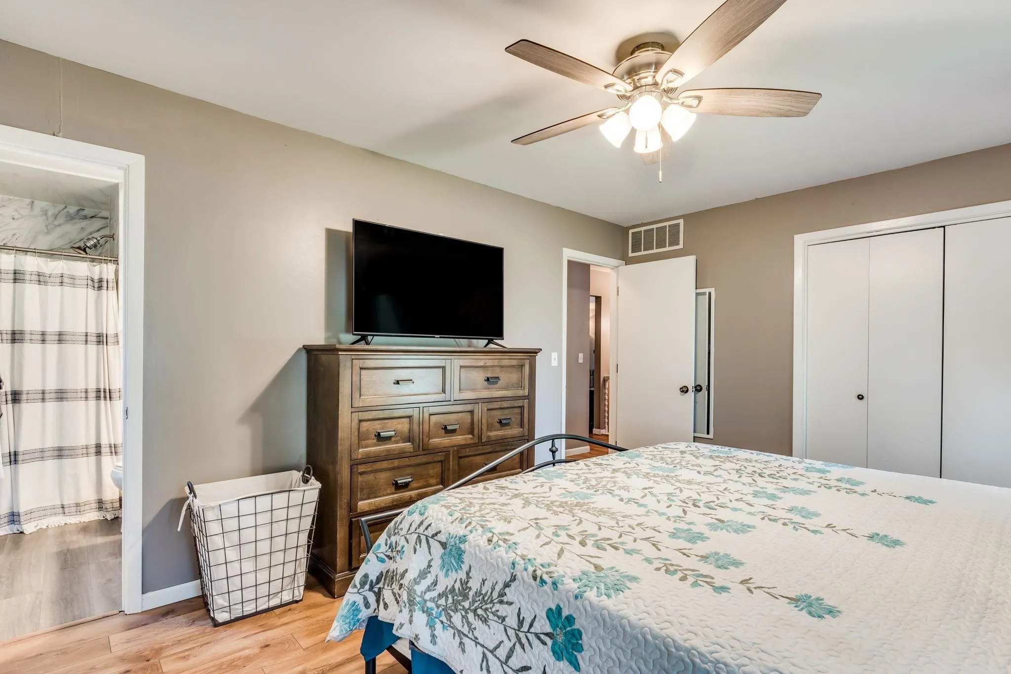 Wichita, Kansas 67212, United States, 3 Bedrooms Bedrooms, ,2 BathroomsBathrooms,Residential,Active,160516