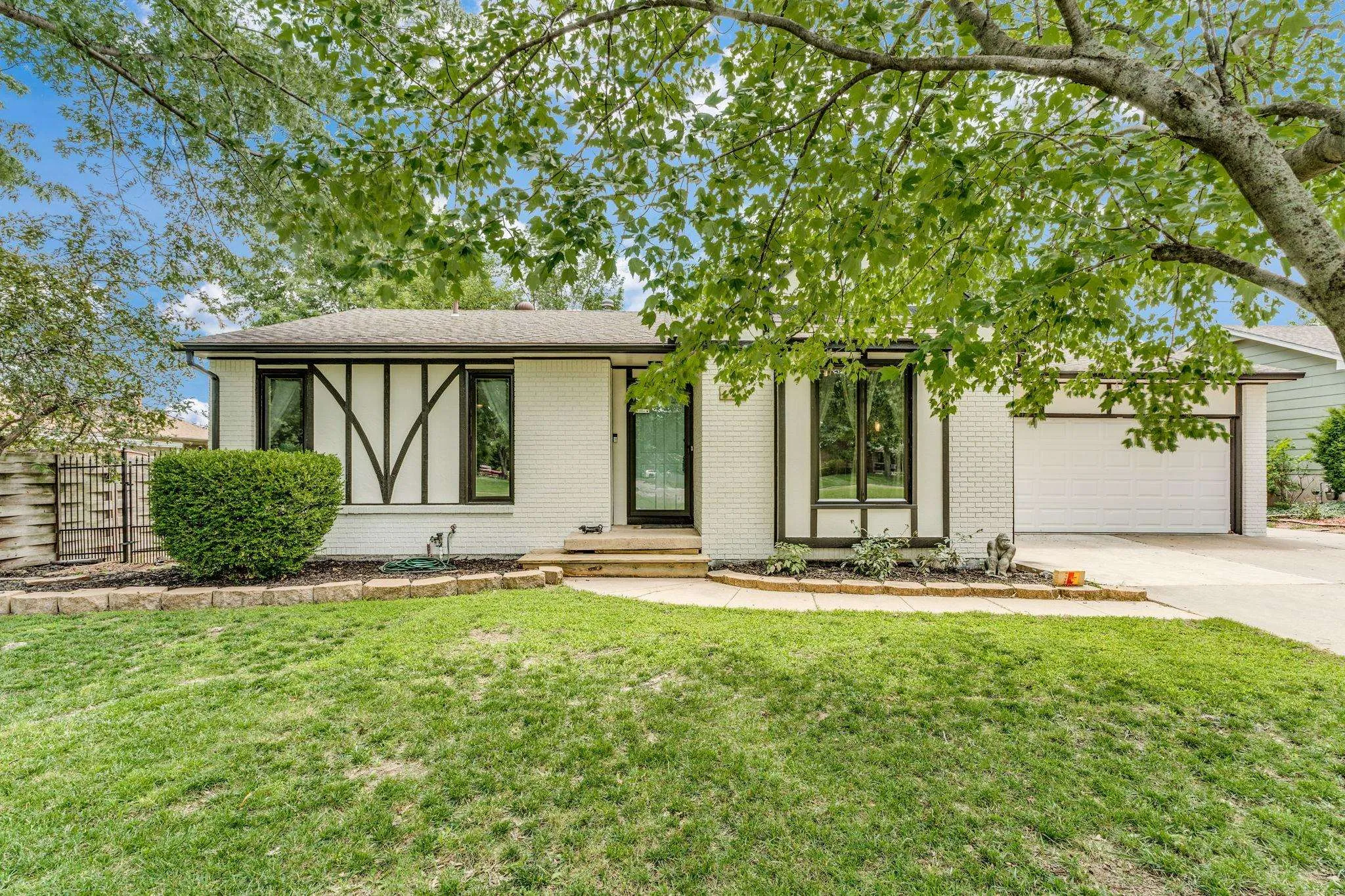 Wichita, Kansas 67212, United States, 3 Bedrooms Bedrooms, ,2 BathroomsBathrooms,Residential,Active,160516