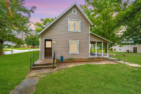 804 N Lincoln St, Belle Plaine, KS 67013 - MLS#: 650484