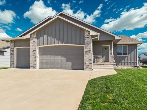 Homes For Sale - 3111 E Reiss Ct<br/> Park City, KS 67219