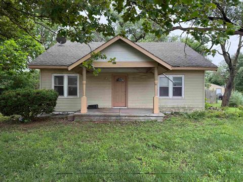 Homes For Sale - 3321 W 9th St N St<br/> Wichita, KS 67203