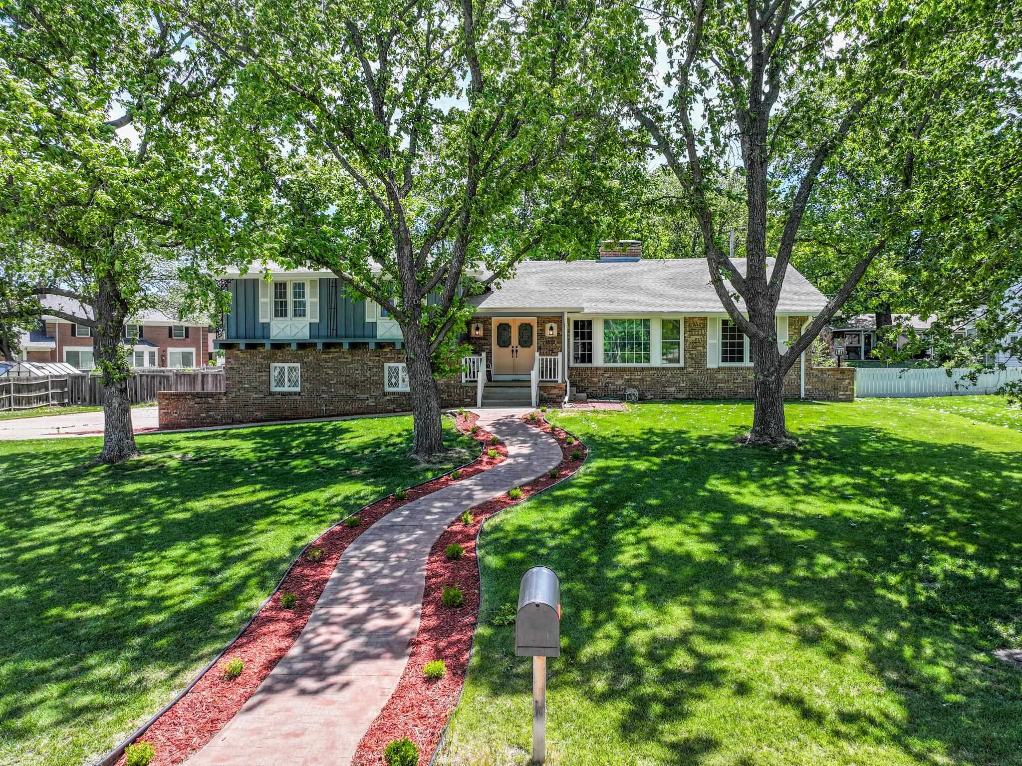 1852 N Circle Dr, El Dorado, Kansas image 2