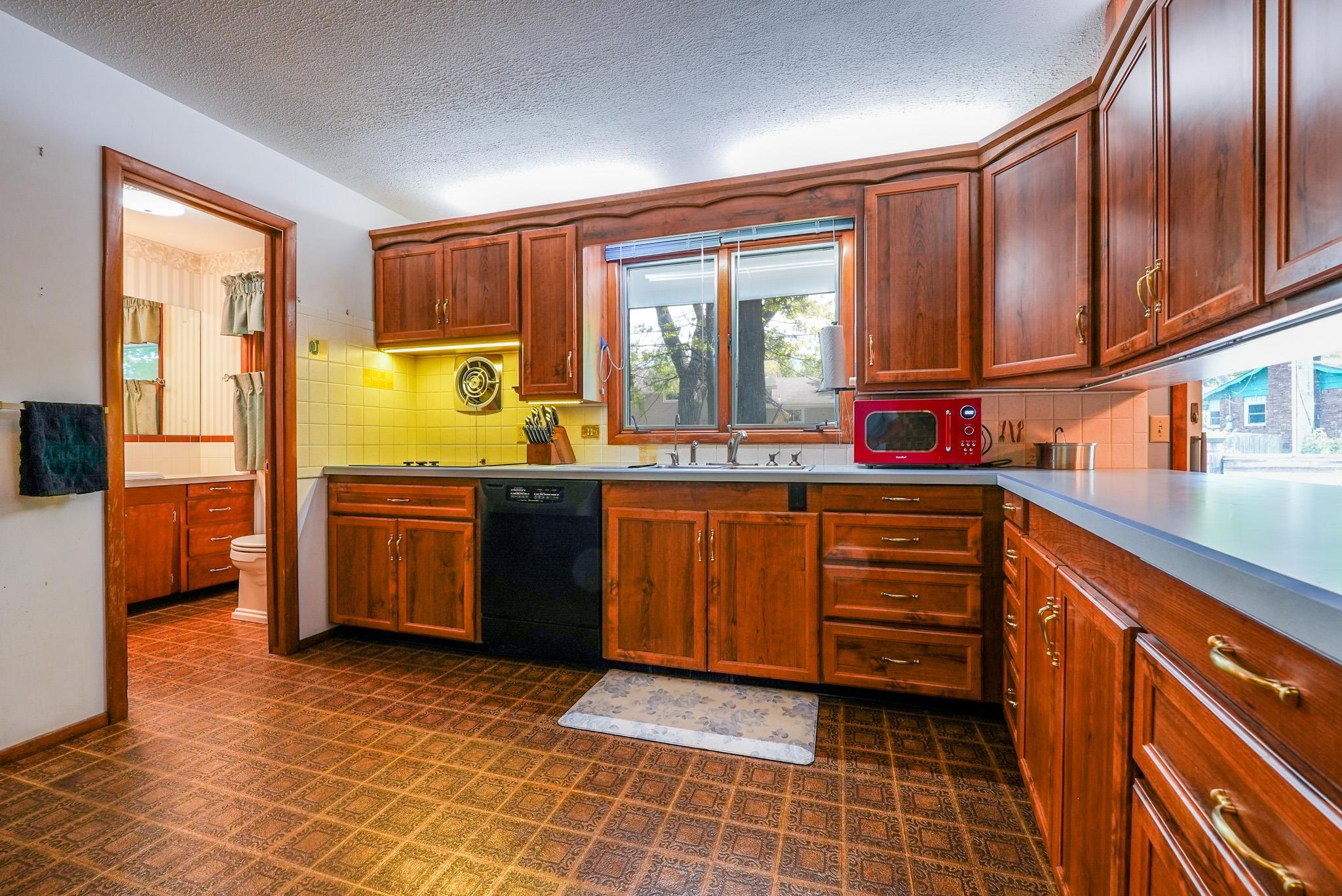 1852 N Circle Dr, El Dorado, Kansas image 9
