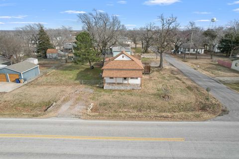Tiny photo for 410 N main St, Benton, KS 67017 (MLS # 669292)