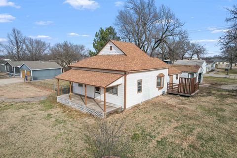 Photo of 410 N main St, Benton, KS 67017 (MLS # 669292)