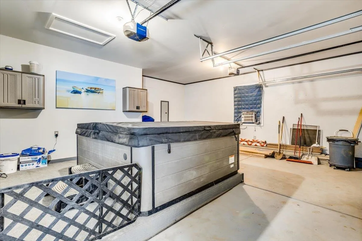 Douglass, Kansas 67039, United States, 3 Bedrooms Bedrooms, ,2 BathroomsBathrooms,Residential,Pending,20390