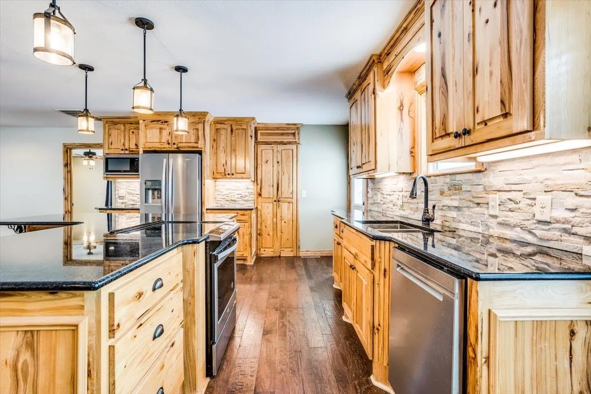 Douglass, Kansas 67039, United States, 3 Bedrooms Bedrooms, ,2 BathroomsBathrooms,Residential,Pending,20390